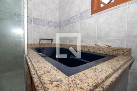 Casa à venda com 550m², 5 quartos e 3 vagasBanheiro da Suíte 1