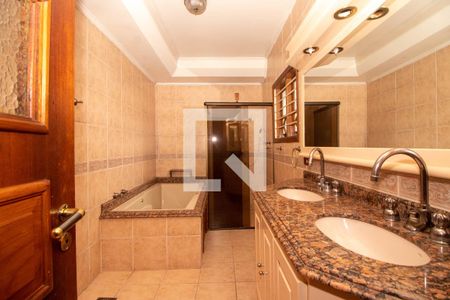 Casa à venda com 550m², 5 quartos e 3 vagasBanheiro da Suíte 2