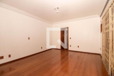 Casa à venda com 550m², 5 quartos e 3 vagasSuíte 2