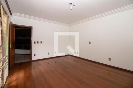 Casa à venda com 550m², 5 quartos e 3 vagasSuíte 2