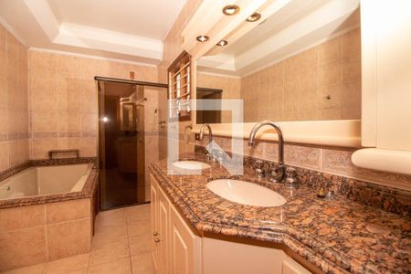 Casa à venda com 550m², 5 quartos e 3 vagasBanheiro da Suíte 2