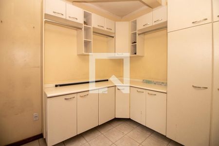 Casa à venda com 550m², 5 quartos e 3 vagasDependência