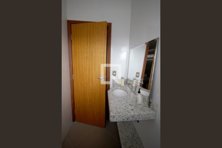 Casa de condomínio para alugar com 420m², 3 quartos e 4 vagasBanheiro da Sala de TV