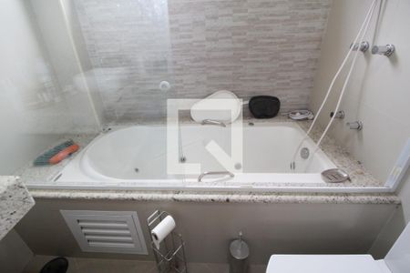 Casa de condomínio para alugar com 420m², 3 quartos e 4 vagasBanheiro da Suíte 3