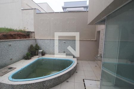 Casa de condomínio para alugar com 420m², 3 quartos e 4 vagasÁrea externa