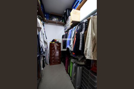 Casa de condomínio para alugar com 420m², 3 quartos e 4 vagasCloset da Suíte 1