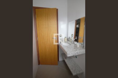 Casa de condomínio para alugar com 420m², 3 quartos e 4 vagasBanheiro da Sala de TV