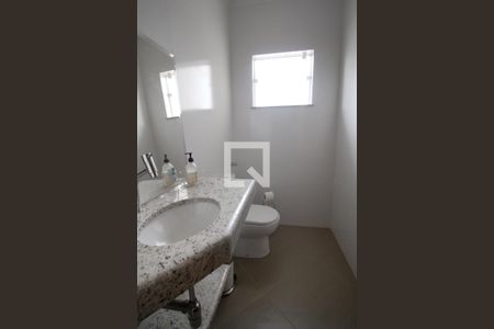 Casa de condomínio para alugar com 420m², 3 quartos e 4 vagasBanheiro da Sala de TV