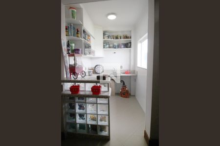 Casa de condomínio para alugar com 420m², 3 quartos e 4 vagasSala de TV