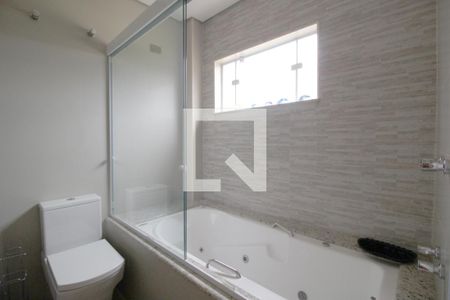 Casa de condomínio para alugar com 420m², 3 quartos e 4 vagasBanheiro da Suíte 2