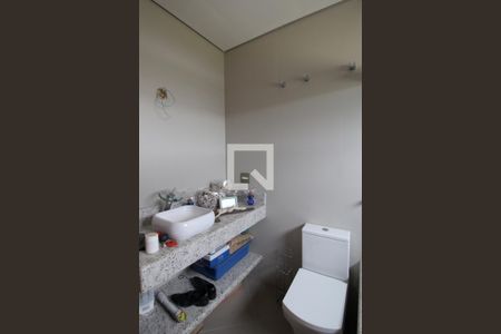 Casa de condomínio para alugar com 420m², 3 quartos e 4 vagasBanheiro da Suíte 2