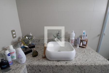 Casa de condomínio para alugar com 420m², 3 quartos e 4 vagasBanheiro da Suíte 3