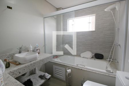 Casa de condomínio para alugar com 420m², 3 quartos e 4 vagasBanheiro da Suíte 3