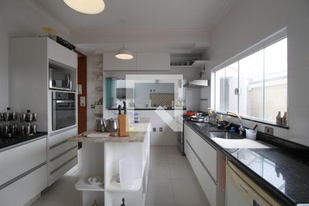 Casa de condomínio para alugar com 420m², 3 quartos e 4 vagasCozinha