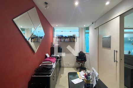 Casa à venda com 183m², 4 quartos e 3 vagas Casa à venda com 183m², 4 quartos e 3 vagasEscritório