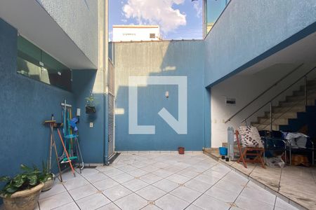 Casa à venda com 183m², 4 quartos e 3 vagas Casa à venda com 183m², 4 quartos e 3 vagasQuintal