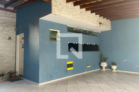 Casa à venda com 183m², 4 quartos e 3 vagas Casa à venda com 183m², 4 quartos e 3 vagasGaragem