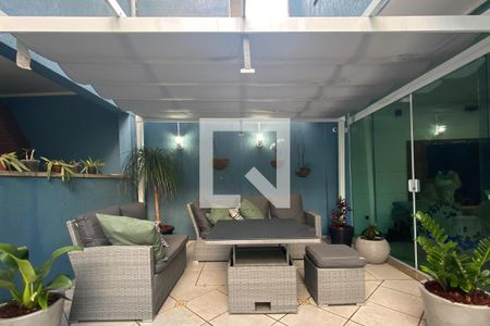 Casa à venda com 183m², 4 quartos e 3 vagas Casa à venda com 183m², 4 quartos e 3 vagasQuintal