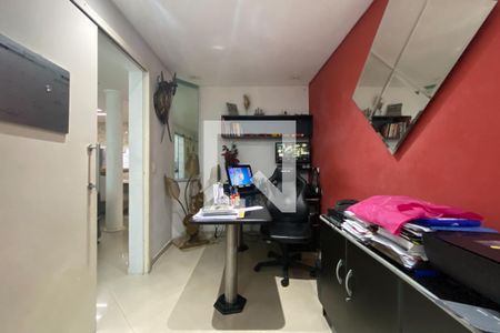 Casa à venda com 183m², 4 quartos e 3 vagas Casa à venda com 183m², 4 quartos e 3 vagasEscritório