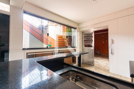 Casa à venda com 224m², 3 quartos e 2 vagas Casa à venda com 224m², 3 quartos e 2 vagasCozinha