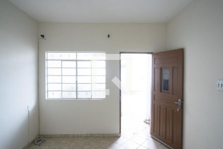 Sala de casa para alugar com 2 quartos, 70m² em Parque Sao Rafael, São Paulo