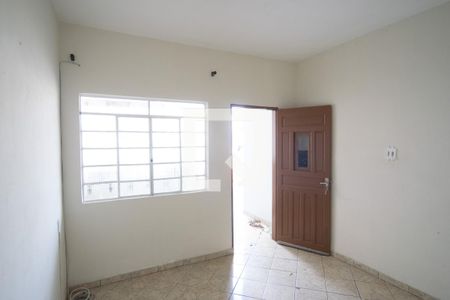 Sala de casa para alugar com 2 quartos, 70m² em Parque Sao Rafael, São Paulo