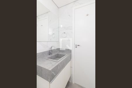Banheiro de kitnet/studio para alugar com 1 quarto, 32m² em Vila Mazzei, São Paulo