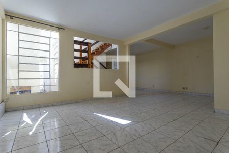 Casa à venda com 271m², 4 quartos e 2 vagasSala