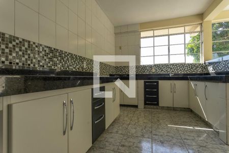 Casa à venda com 271m², 4 quartos e 2 vagasCozinha