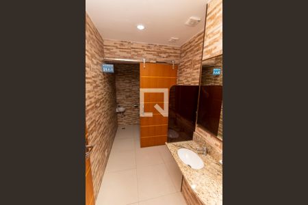 Apartamento para alugar com 80m², 3 quartos e 1 vaga Apartamento para alugar com 80m², 3 quartos e 1 vagaÁrea Comum - Banheiro Masculino do Salão