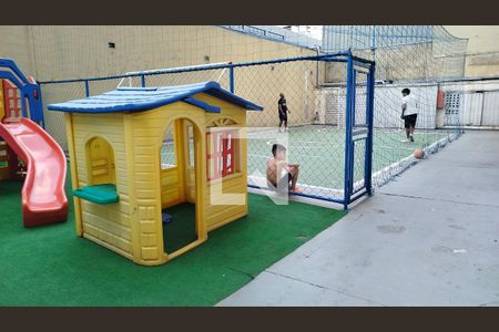 Apartamento à venda com 72m², 3 quartos e 1 vaga Apartamento à venda com 72m², 3 quartos e 1 vagaÁrea comum - Quadra de esportes