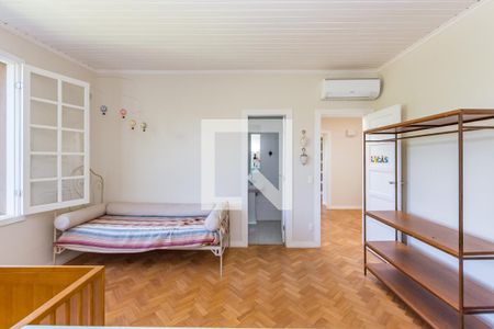 Casa à venda com 336m², 3 quartos e 4 vagasSuíte 2