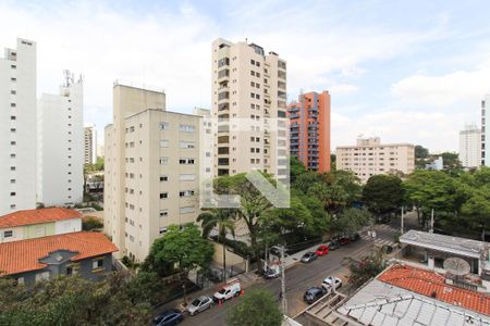 Vista de apartamento à venda com 4 quartos, 196m² em Moema, São Paulo