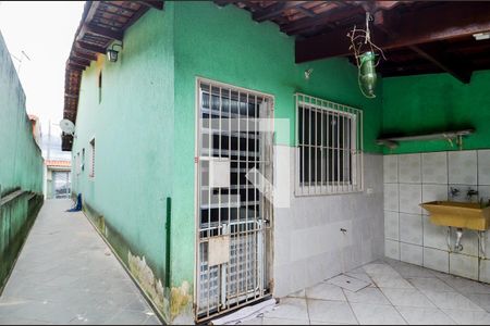 Corredor Lateral  de casa para alugar com 2 quartos, 120m² em Vila Nova Bonsucesso, Guarulhos