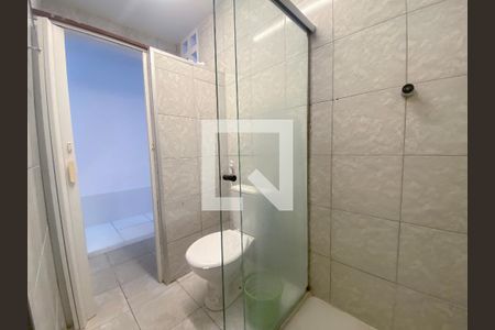 Banheiro de apartamento para alugar com 1 quarto, 45m² em Acupe de Brotas, Salvador