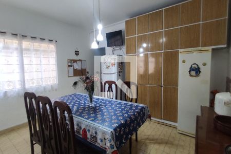 Casa à venda com 300m², 3 quartos e 3 vagas Casa à venda com 300m², 3 quartos e 3 vagasCopa