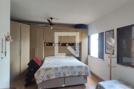 Casa à venda com 300m², 3 quartos e 3 vagas Casa à venda com 300m², 3 quartos e 3 vagasQuarto 3