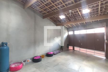Casa à venda com 300m², 3 quartos e 3 vagas Casa à venda com 300m², 3 quartos e 3 vagasGaragem