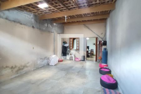 Casa à venda com 300m², 3 quartos e 3 vagas Casa à venda com 300m², 3 quartos e 3 vagasGaragem