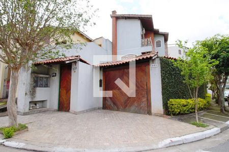 Fachada de casa para alugar com 3 quartos, 275m² em Jardim Santa Terezinha, Taboão da Serra