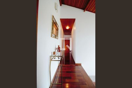 Corredor Quartos de casa para alugar com 3 quartos, 275m² em Jardim Santa Terezinha, Taboão da Serra