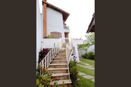 Entrada de casa para alugar com 3 quartos, 275m² em Jardim Santa Terezinha, Taboão da Serra