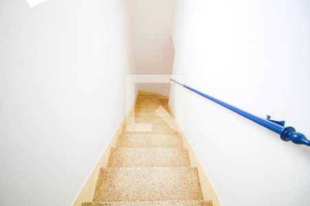 Casa à venda com 95m², 2 quartos e sem vagaescada acesso sala