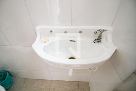 Casa à venda com 95m², 2 quartos e sem vagabanheiro de serviço