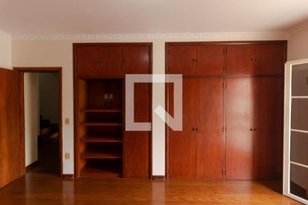 Casa à venda com 465m², 4 quartos e 4 vagasSuíte 01