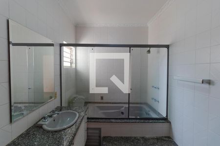 Casa à venda com 465m², 4 quartos e 4 vagasBanheiro da Suíte 04