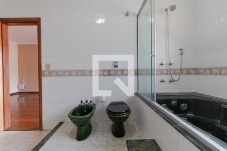 Casa à venda com 465m², 4 quartos e 4 vagasBanheiro da Suíte 02