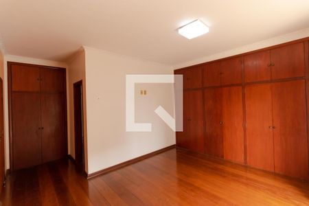 Casa à venda com 465m², 4 quartos e 4 vagasSuíte 04