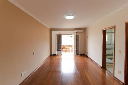 Casa à venda com 465m², 4 quartos e 4 vagasSuíte 02