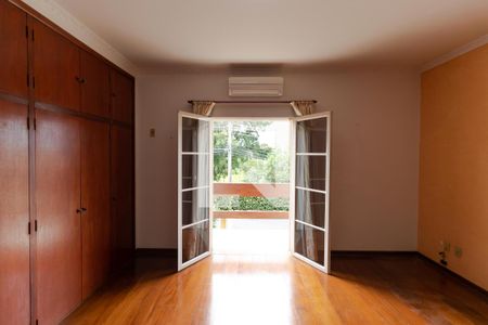 Casa à venda com 465m², 4 quartos e 4 vagasSuíte 04